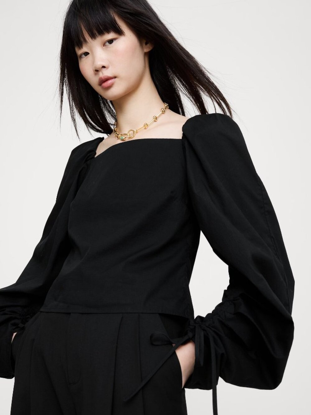 NWT!!! Banana Republic Black Cotton Poplin Square-Neck Cinch-Sleeve Top M